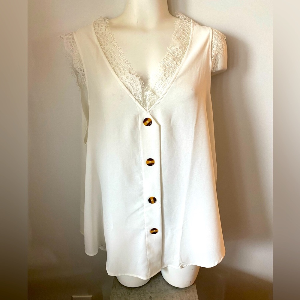 NEW Sleeveless Lace-trimmed Romantichut Blouse Size XL